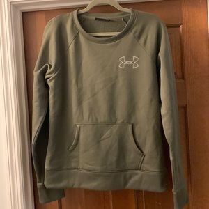 Under Armour crew beck sweatshirt.